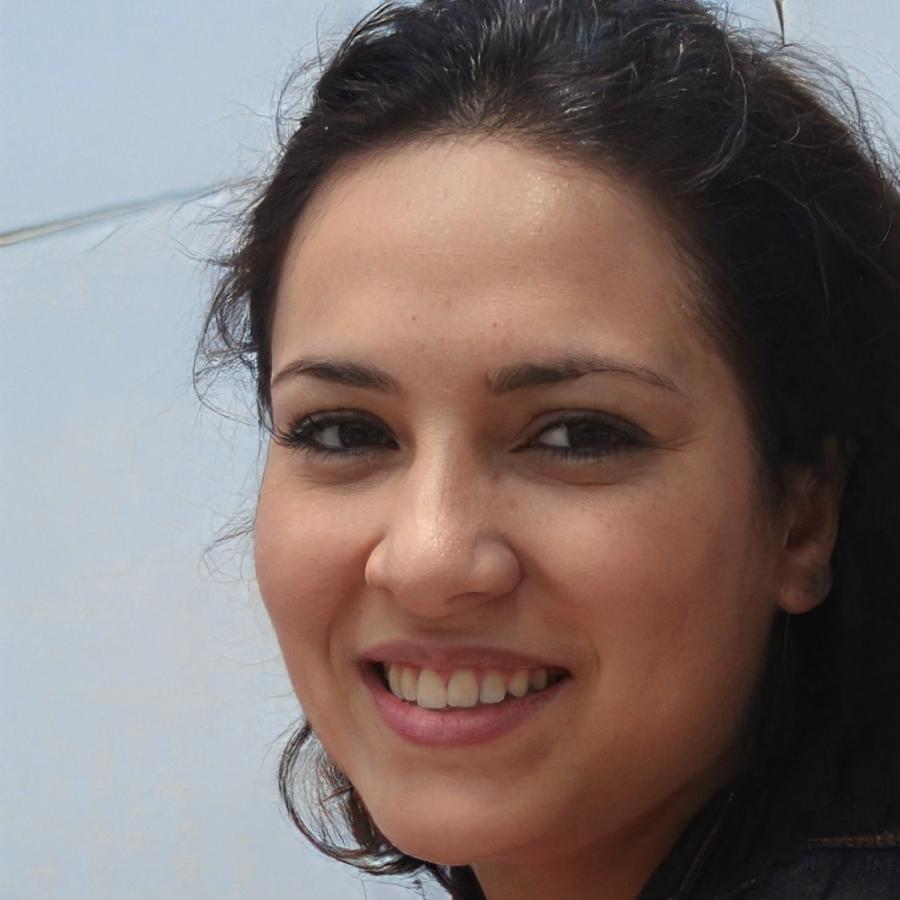 Sarah Mitchell, Educadora Financiera Principal